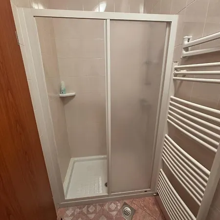Hisa Vanda * Dobrovo