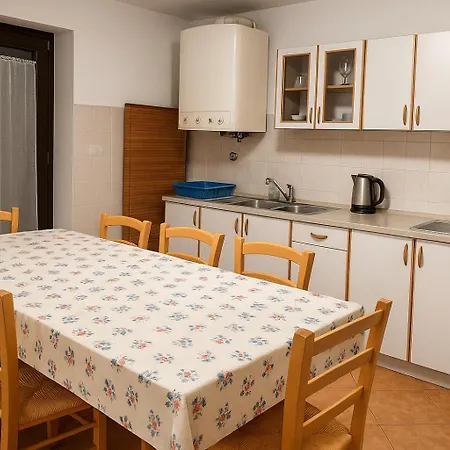 Hisa Vanda * Dobrovo