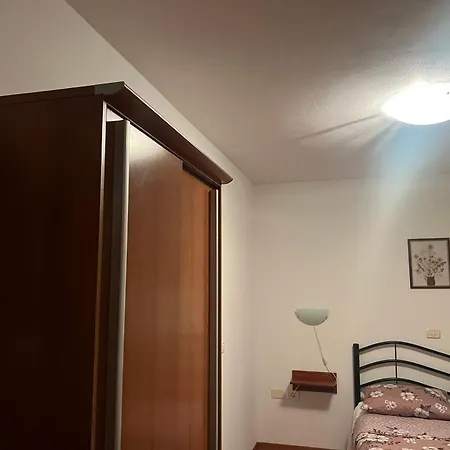 Hisa Vanda * Dobrovo