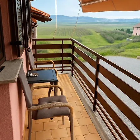 Hisa Vanda Apartamento Dobrovo